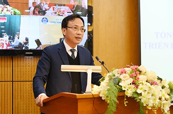 Đồng chí Lại Xuân Lâm, Phó Bí thư Đảng ủy Khối các cơ quan Trung ương phát biểu chỉ đạo tại Hội nghị. Ảnh: TH.