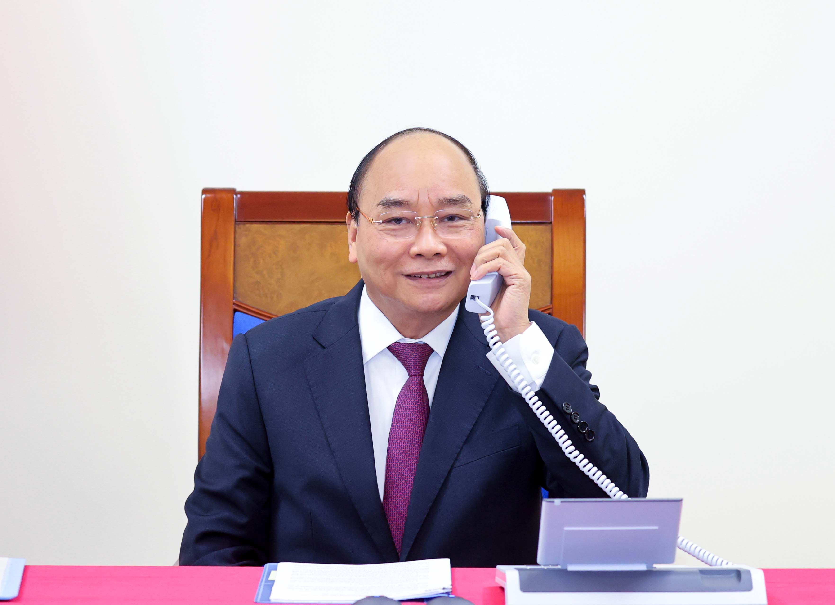 Thủ tướng Chính phủ Nguyễn Xuân Phúc điện đàm với Thủ tướng Ô-xtrây-li-a Xcốt Mô-ri-xơn