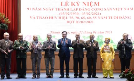Hà Nội: Hơn 5.900 đảng viên được trao Huy hiệu Đảng dịp 3/2/2021
