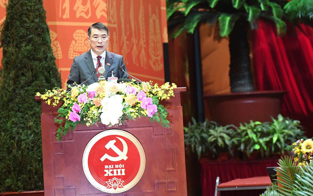 Đồng chí Lê Minh Hưng, Ủy viên Trung ương Đảng, Chánh Văn phòng Trung ương Đảng trình bày dự thảo chương trình làm việc để Đại hội xem xét, thông qua.