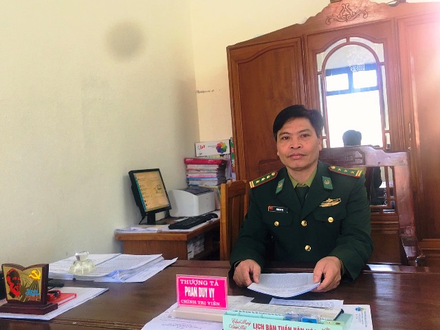 Thượng tá Phan Duy Vị, Chính trị viên, Bí thư Đảng ủy Đồn biên phòng cửa khẩu quốc tế Cầu Treo (Ảnh: Khánh Lan)