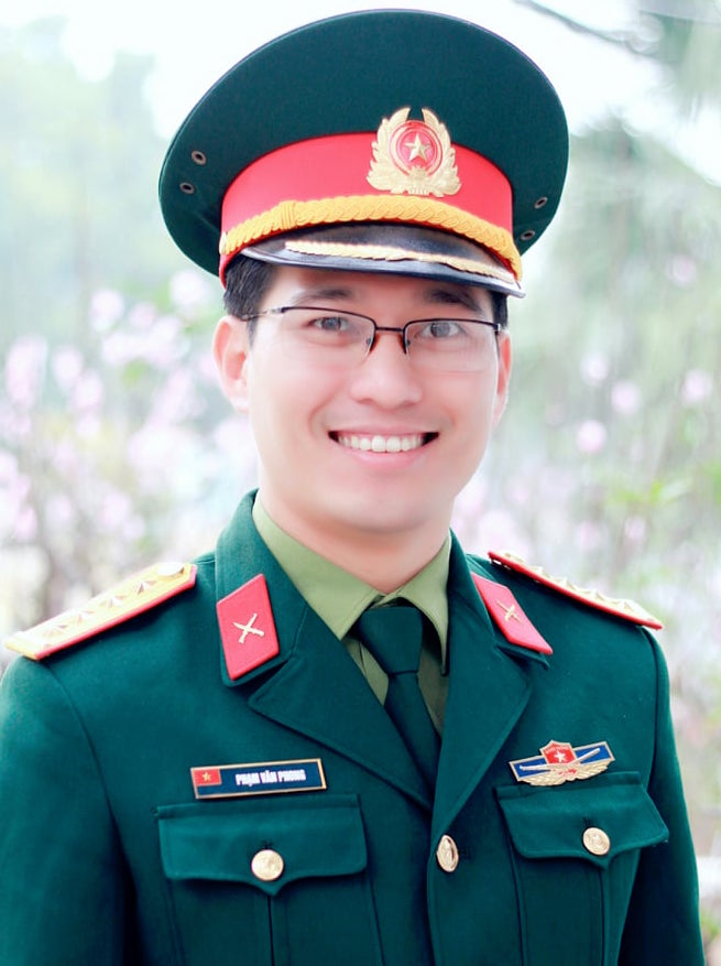 Thiếu tá Phạm Văn Phong, giảng viên khoa Công tác đảng, công tác chính trị, trường Sĩ quan Chính trị