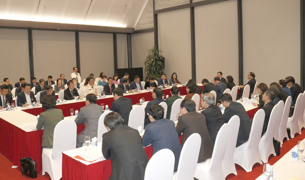 Đại biểu TP Hà Nội tham gia thảo luận các văn kiện Đại hội