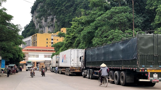 Hàng hóa Việt Nam chuẩn bị đưa qua cửa khẩu Tân Thanh, tỉnh Lạng Sơn để bán sang Trung Quốc (Ảnh: LP).