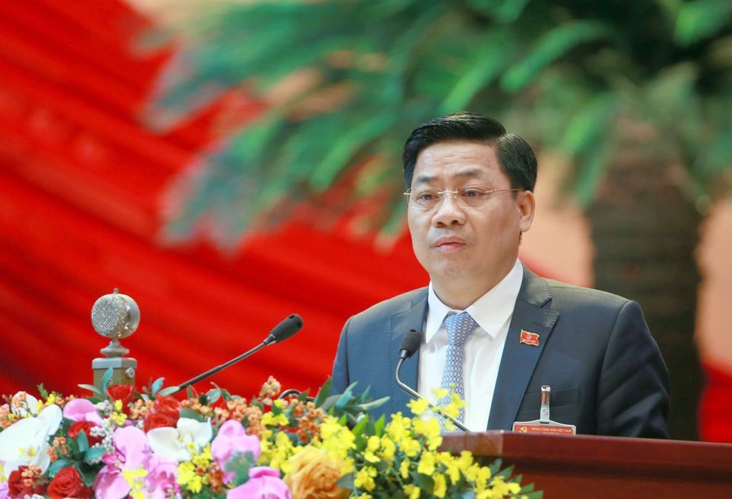 Đồng chí Dương Văn Thái, Bí thư Tỉnh uỷ, Chủ tịch Hội đồng nhân dân tỉnh Bắc Giang trình bày tham luận