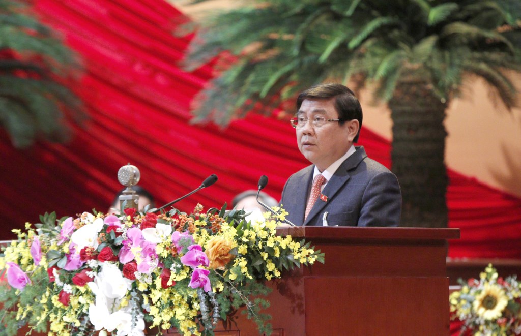 Đ/c Nguyễn Thành Phong, Ủy viên Trung ương Đảng, Phó Bí thư Thành ủy, Chủ tịch UBND TP Hồ Chí Minh trình bày tham luận