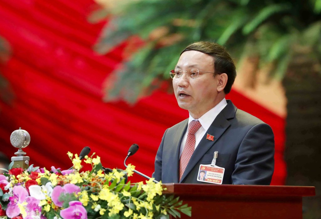 Đồng chí Nguyễn Xuân Ký, Bí thư Tỉnh ủy, Chủ tịch HĐND tỉnh Quảng Ninh trình bày tham luận.