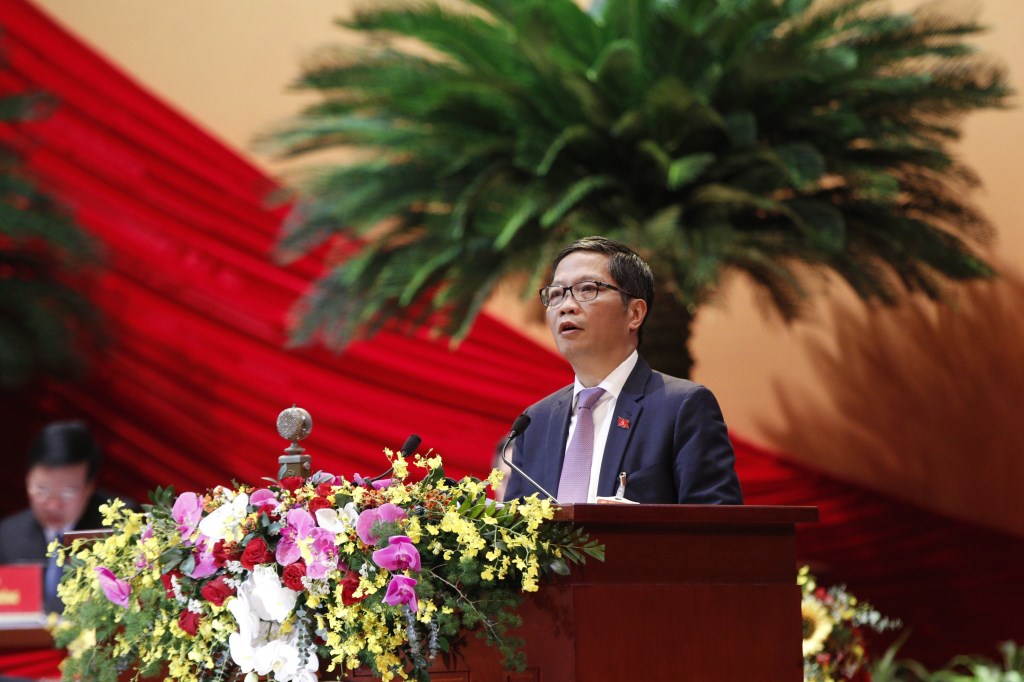 Đồng chí Trần Tuấn Anh, Ủy viên Trung ương Đảng, Bộ trưởng Bộ Công Thương trình bày tham luận.