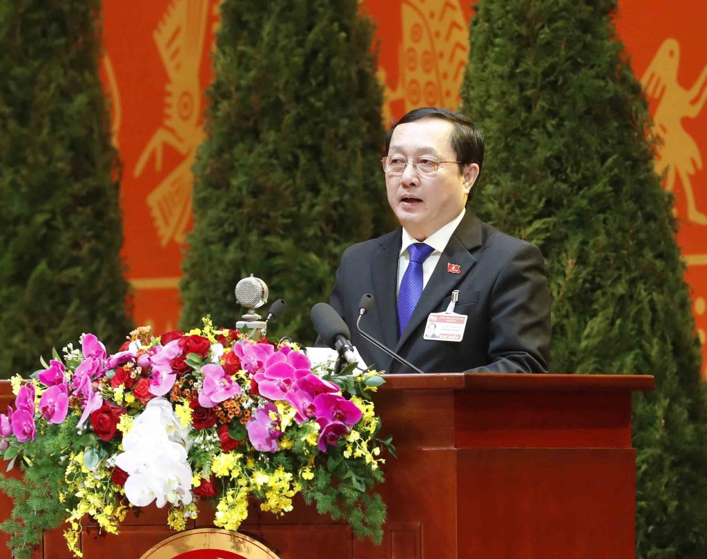 Đồng chí Huỳnh Thành Đạt, Ủy viên Trung ương Đảng, Bộ trưởng Bộ Khoa học và Công nghệ trình bày tham luận.