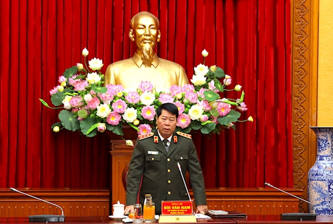 Thượng tướng Bùi Văn Nam, Ủy viên Trung ương Đảng, Thứ trưởng Bộ Công an, Trưởng Tiểu ban ANTT chủ trì phiên họp. Ảnh: Việt Cường.