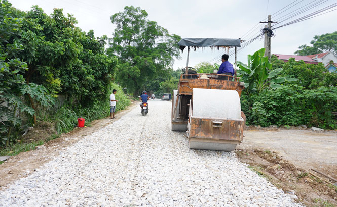 Thực hiện Chương trình xây dựng nông thôn mới, đến nay, các địa phương của tỉnh Thái Nguyên đã xây dựng, cải tạo, nâng cấp được trên 8.000km đường giao thông nông thôn. (Ảnh: PV).