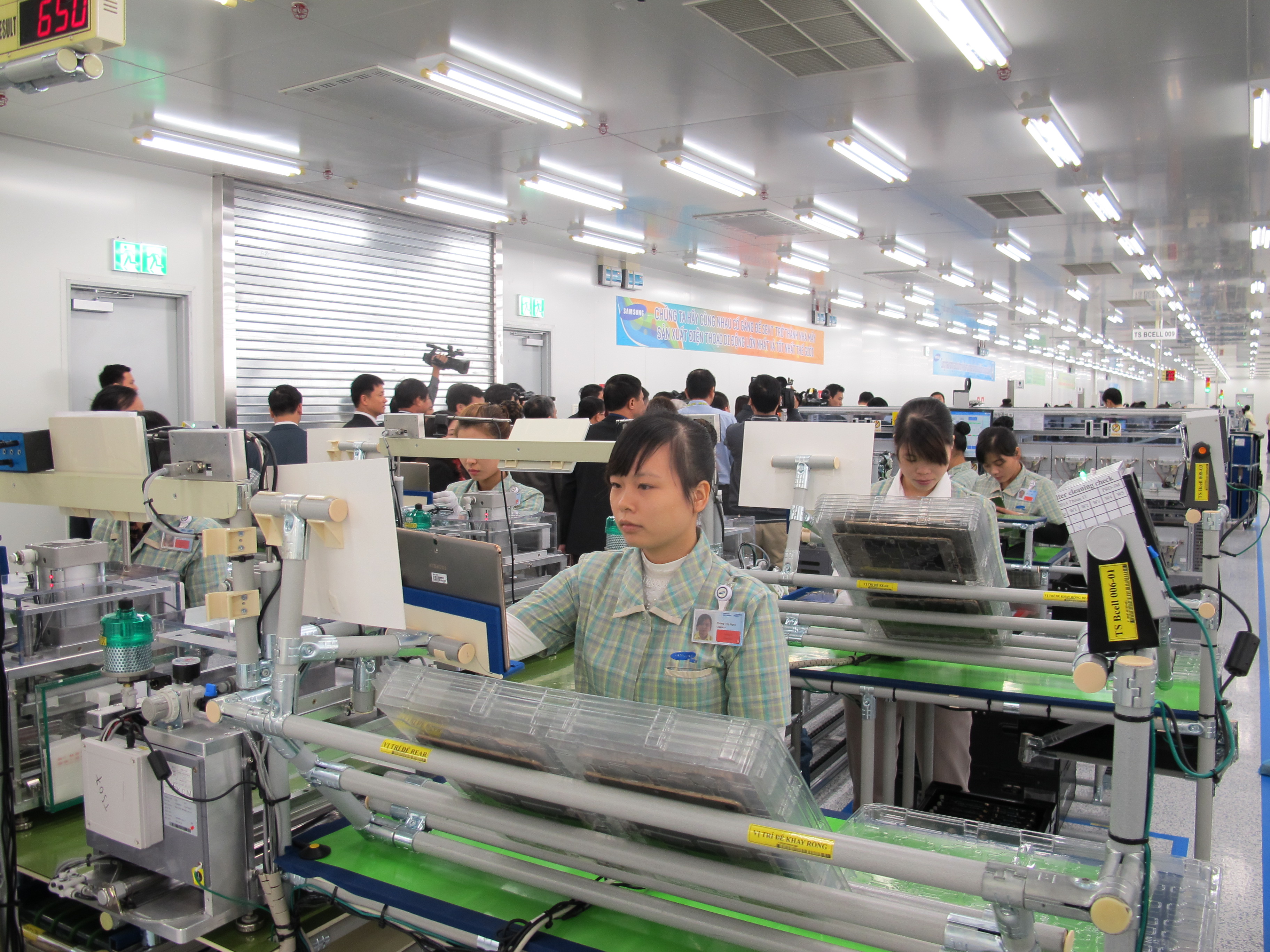 Công nhân Công ty TNHH Samsung Electronics Việt Nam, Thái Nguyên tích cực sản xuất. (Nguồn: thainguyen.gov.vn).