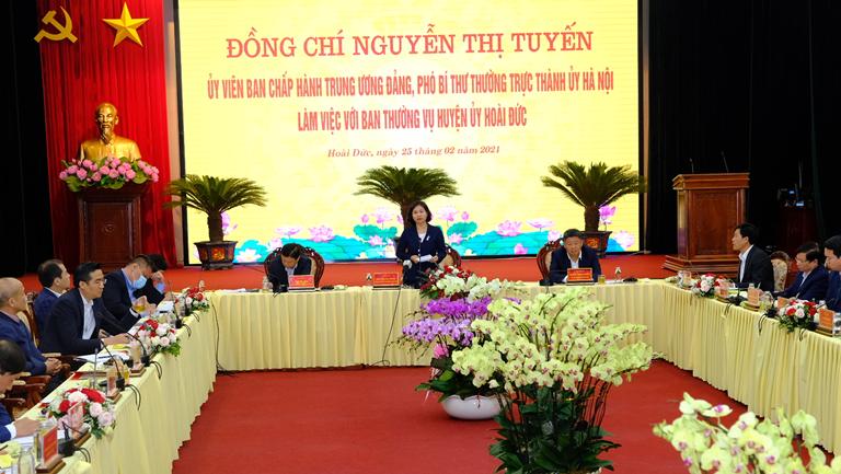 Phó Bí thư Thường trực Thành ủy Hà Nội Nguyễn Thị Tuyến phát biểu tại buổi làm việc với lãnh đạo chủ chốt huyện Hoài Đức.