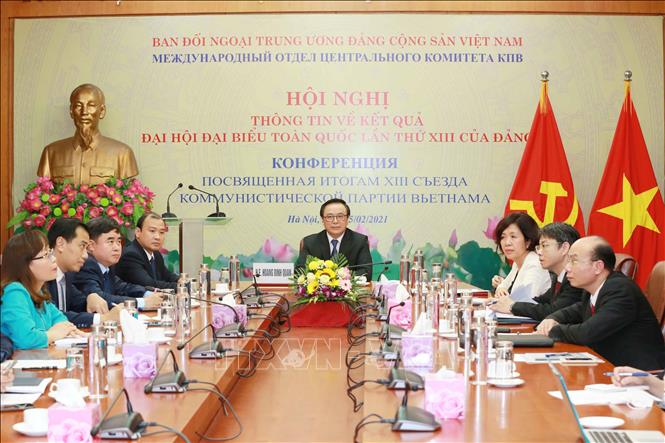 Ban Đối ngoại Trung ương Đảng đã tổ chức Hội nghị trực tuyến thông tin về kết quả Đại hội đại biểu toàn quốc lần thứ XIII của Đảng cho Chính quyền thành phố Xanh Pê-téc-bua