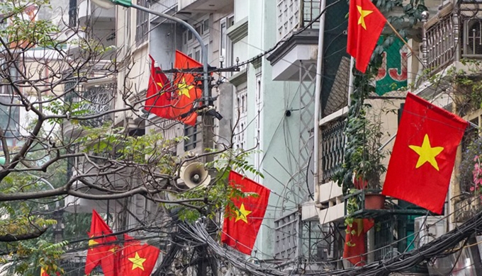 Cờ Tổ quốc được treo  khắp nơi chào mừng Đại hội  XIII của Đảng và 91 năm ngày thành lập Đảng Cộng sản Việt Nam.