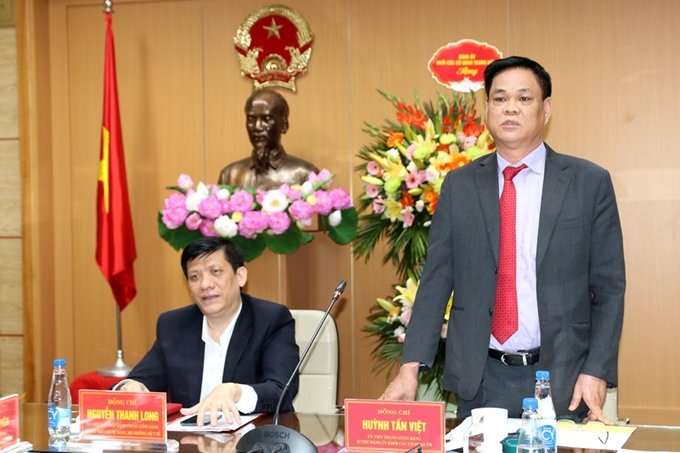 Đồng chí Huỳnh Tấn Việt phát biểu tại buổi làm việc.