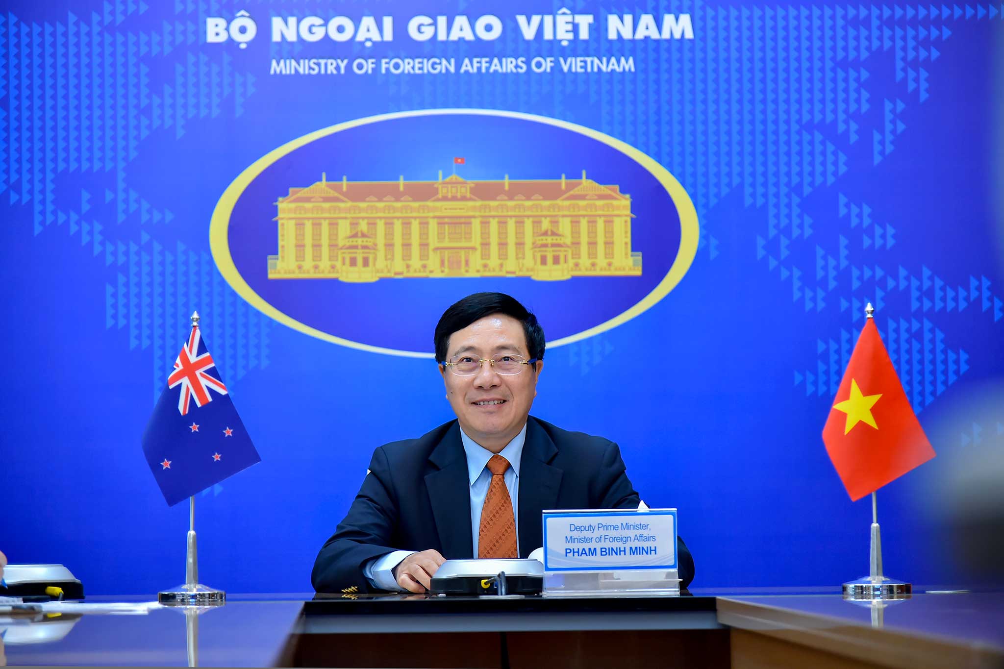 Phó Thủ tướng, Bộ trưởng Ngoại giao Phạm Bình Minh tại buổi hội đàm trực tuyến
