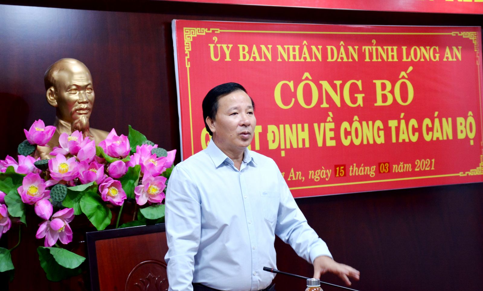Chủ tịch UBND tỉnh Nguyễn Văn Út phát biểu tại buổi trao quyết định. (Ảnh: Kiên Định)