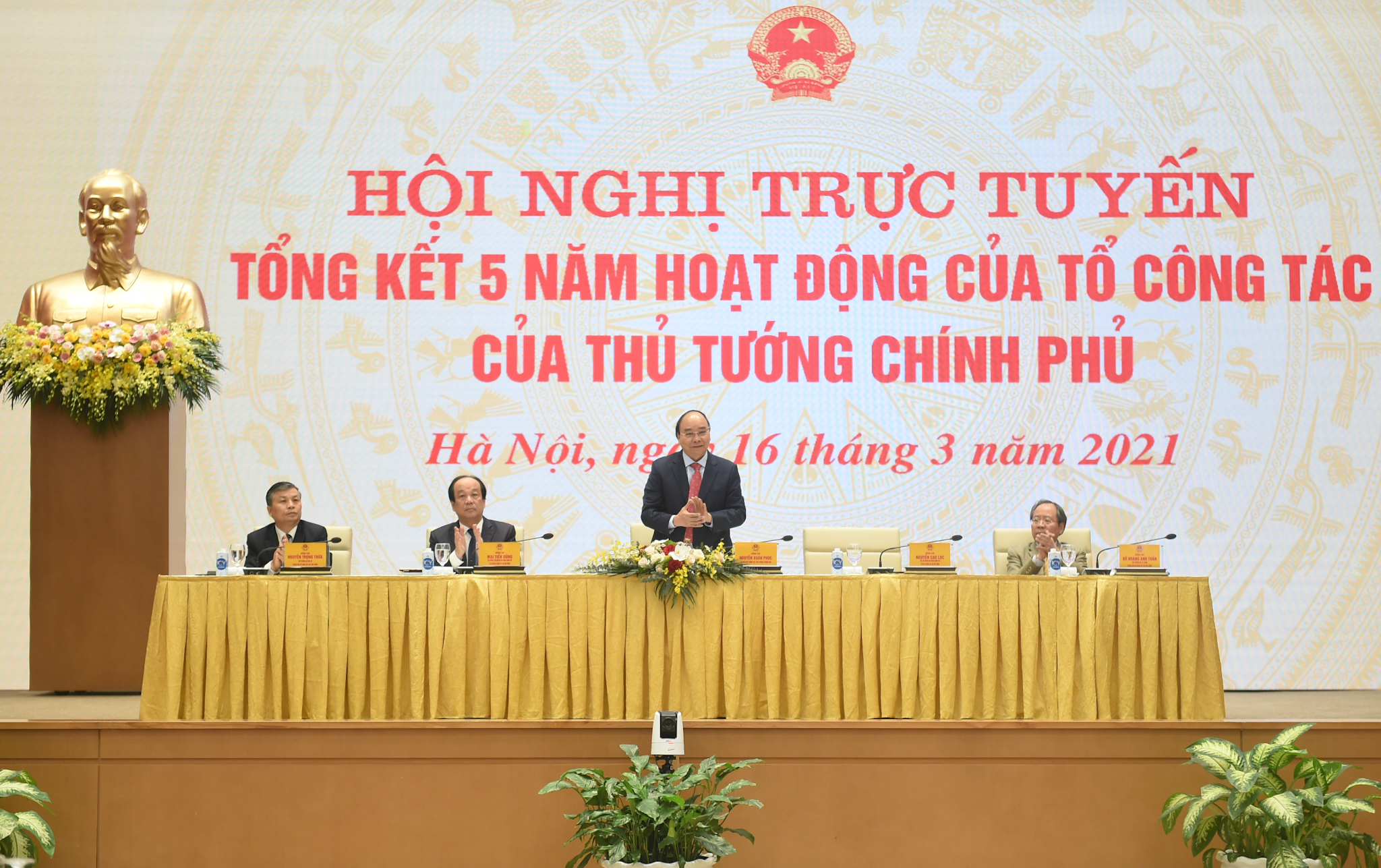 Thủ tướng Nguyễn Xuân Phúc chủ trì Hội nghị trực tuyến tổng kết 5 năm hoạt động của Tổ công tác của Thủ tướng Chính phủ