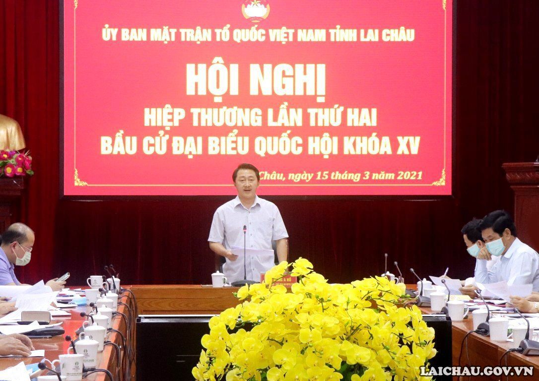 Đồng chí Sùng A Hồ - Chủ tịch Ủy ban Mặt trận Tổ quốc Việt Nam tỉnh chủ trì Hội nghị. (Ảnh: ĐL)