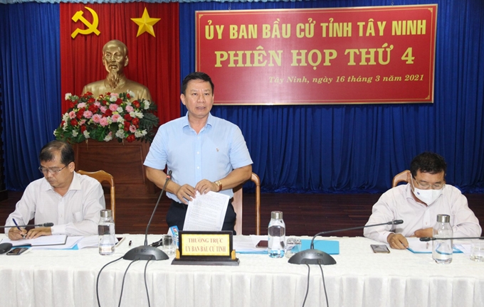 Chủ tịch UBND tỉnh, Chủ tịch Ủy ban Bầu cử tỉnh Nguyễn Thanh Ngọc phát biểu kết luận phiên họp. (Ảnh: N.D)