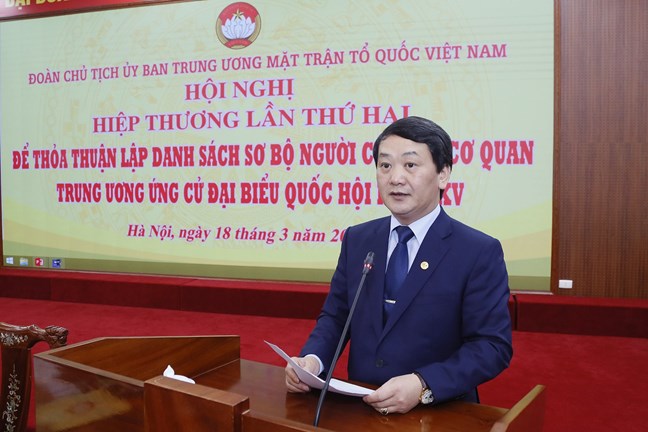 Phó Chủ tịch - Tổng Thư ký UBTƯ MTTQ Việt Nam Hầu A Lềnh phát biểu tại Hội nghị  .