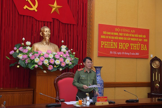 Thứ trưởng Bộ Công an Lương Tam Quang phát biểu tại Phiên họp. Ảnh: Trần Xuân.