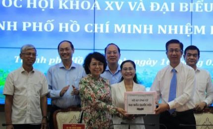 Tiếp nhận hồ sơ ứng cử từ Ủy ban bầu cử TP Hồ Chí Minh