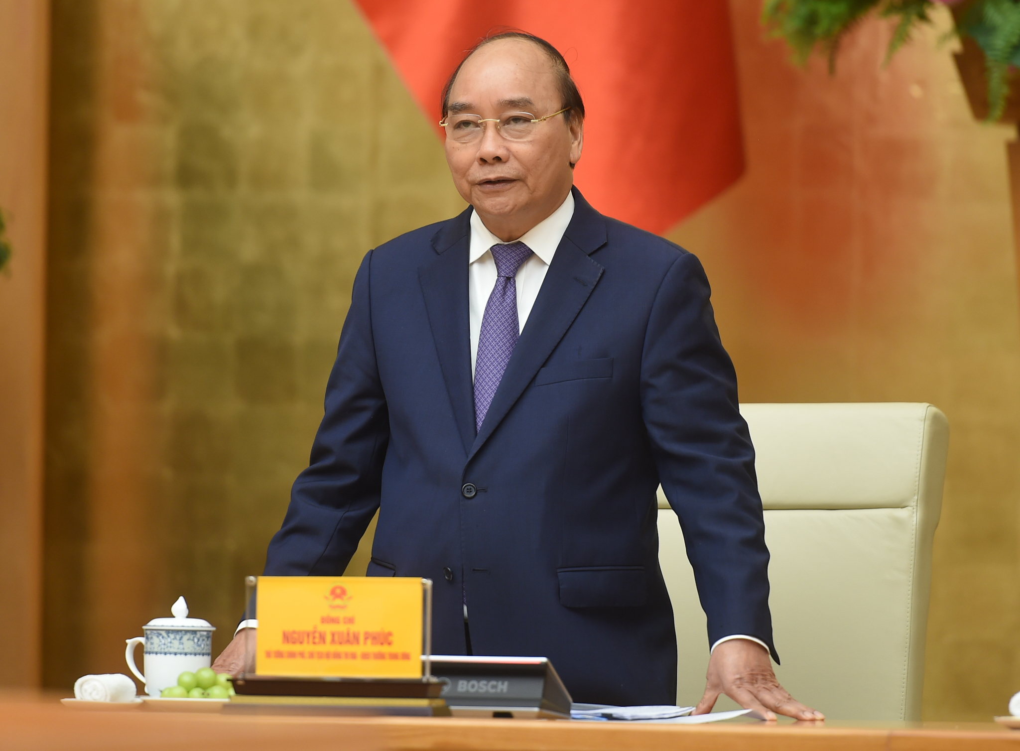 Thủ tướng Nguyễn Xuân Phúc phát biểu tại phiên họp,