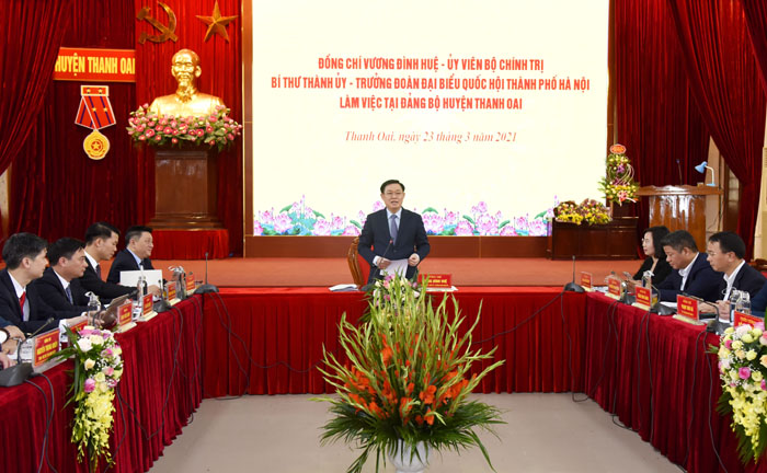 Bí thư Thành ủy Hà Nội Vương Đình Huệ phát biểu kết luận buổi làm việc.
