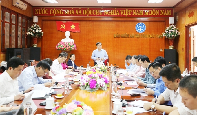 Phó Chủ tịch UBND tỉnh, Chủ tịch Ủy ban Bầu cử tỉnh Tuyên Quang Nguyễn Mạnh Tuấn phát biểu tại cuộc họp,