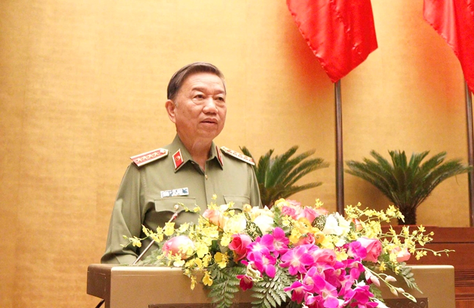Đồng chí Tô Lâm, Ủy viên Bộ Chính trị, Bộ trưởng Bộ Công an quán triệt chuyên đề: “Những nhận thức mới và tư duy mới về an ninh quốc gia”.