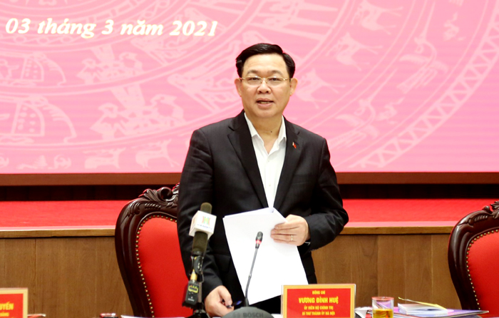Bí thư Thành ủy Hà Nội Vương Đình Huệ phát biểu kết luận buổi làm việc.
