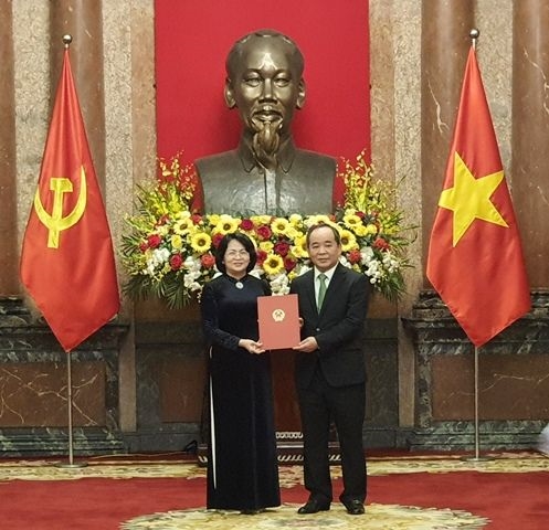 Phó Chủ tịch nước Đặng Thị Ngọc Thịnh trao Quyết định bổ nhiệm chức Chủ nhiệm Văn phòng Chủ tịch nước cho đồng chí Lê Khánh Hải