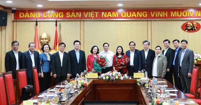 Thủ tướng Phạm Minh Chính cùng các đồng chí Lãnh đạo Ban Tổ chức Trung ương và Ban Dân vận Trung ương tại Hội nghị.
