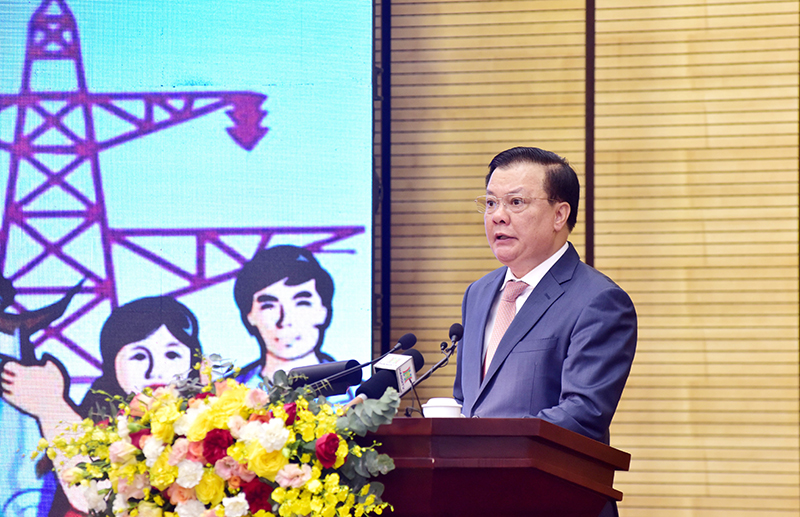 Bí thư Thành ủy Hà Nội Đinh Tiến Dũng phát biểu khai mạc hội nghị.