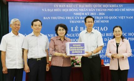 TP Hồ Chí Minh: Bàn giao hồ sơ và danh sách những người đủ tiêu chuẩn ứng cử ĐBQH, HĐND