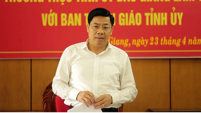 Ủy viên Trung ương Đảng, Bí thư Tỉnh ủy Bắc Giang Dương Văn Thái phát biểu chỉ đạo tại buổi làm việc.