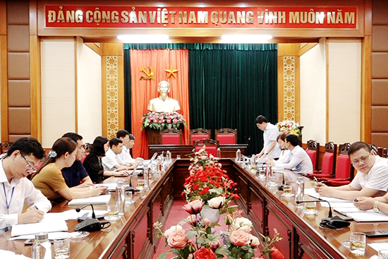 Ủy ban Mặt trận tổ Quốc Việt Nam tỉnh Sơn La kiểm tra công tác chuẩn bị bầu cử tại huyện Quỳnh Nhai. (Ảnh: VT).