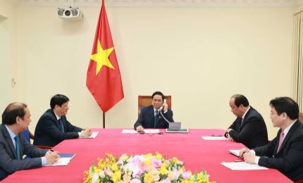 Thủ tướng CHDCND Lào điện đàm với Thủ tướng Phạm Minh Chính