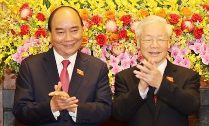 Bàn giao công tác giữa nguyên Chủ tịch nước Nguyễn Phú Trọng và Chủ tịch nước Nguyễn Xuân Phúc
