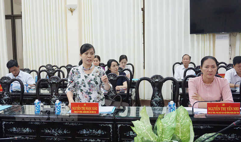 Giám đốc Sở Nội vụ Nguyễn Thị Ngọc Giàu phát biểu tại cuộc họp. (Ảnh: Quốc Hùng)