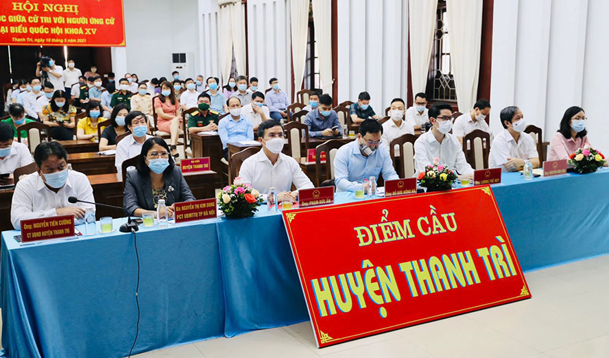 Quang cảnh Hội nghị tiếp xúc giữa cử tri với người ứng cử ĐBQH khóa XV, tại quận Bắc Từ Liêm.