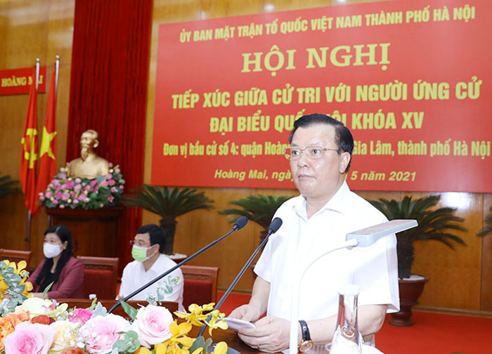 Bí thư Thành ủy Hà Nội Đinh Tiến Dũng trình bày chương trình hành động.