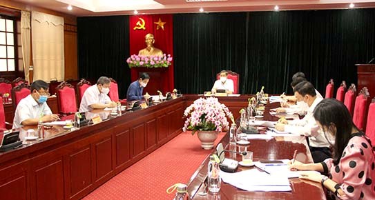 Thường trực Tỉnh ủy họp rà soát công tác bầu cử và phòng, chống dịch COVID-19. Ảnh: Việt Anh