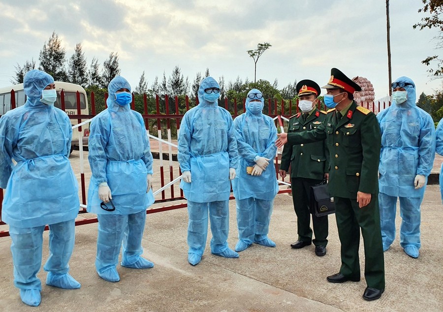 Đại dịch COVID-19 bùng phát, nhiều tấm gương hy sinh thầm lặng của các lực lượng tuyến đầu đã giúp tỉnh Quảng Ninh giữ vững an toàn, an ninh và cuộc sống bình yên cho nhân dân.