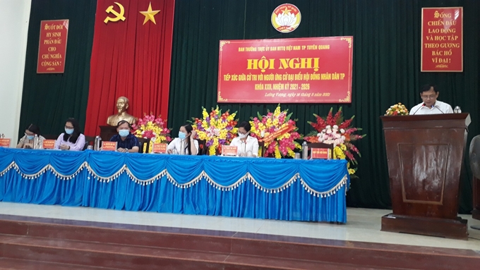 Các ứng cử viên đơn vị bầu cử số 7, HĐND thành phố Tuyên Quang tiếp xúc với cử tri xã Lưỡng Vượng