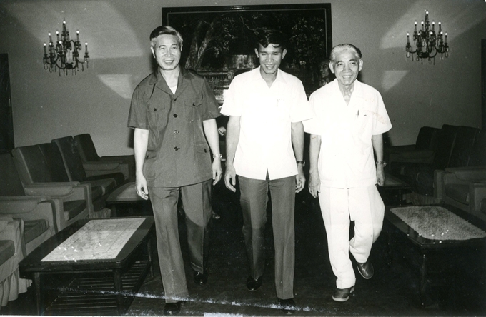 Bộ trưởng Bộ Ngoại giao Nguyễn Cơ Thạch, Bộ trưởng Bộ Ngoại giao Campuchia Hun Sen và Bộ trưởng Bộ Ngoại giao Lào Phoune Sipaseuth tại Hội nghị Bộ trưởng Bộ Ngoại giao Campuchia - Lào - Việt Nam lần thứ 11 tại Phnom Penh (8/1985) (Ảnh:TTXVN)