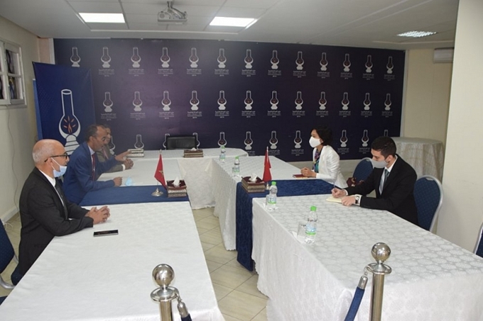 Đại sứ Đặng Thị Thu Hà làm việc với ông Al Aabadella Maelainin, Phó Chủ tịch Ủy ban Quan hệ Quốc tế Đảng PJD. (Ảnh: ĐSQVN tại Morocco)