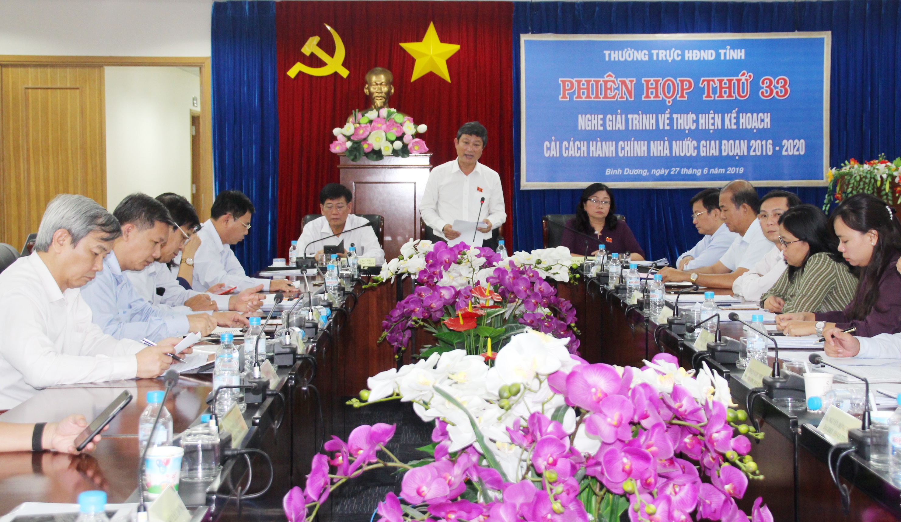Ông Võ Văn Minh, Phó Bí thư Thường trực Tỉnh ủy, Chủ tịch HĐND tỉnh phát biểu tại phiên họp giám sát của Thường trực HĐND tỉnh khoá IX.